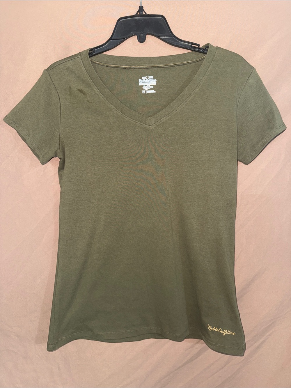NWOT Noble Outfitters Women’s Olive V-Neck Short Sleeve Tee in Medium